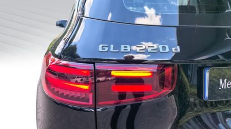 2025-Mercedes-Benz-GLB-220d-4Matic_18