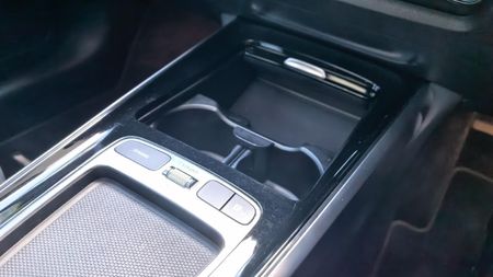 2025-Mercedes-Benz-GLB-220d-4Matic_1