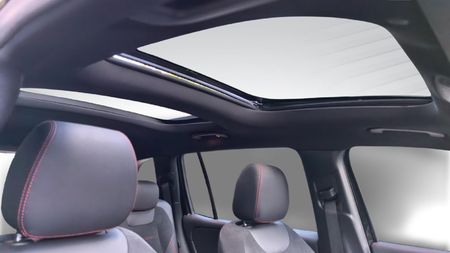2025-Mercedes-Benz-GLB-220d-4Matic_21