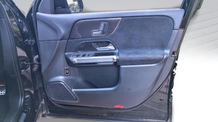 2025-Mercedes-Benz-GLB-220d-4Matic_22