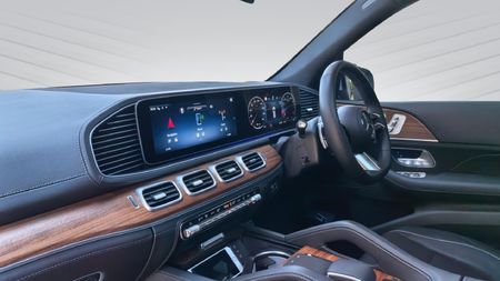 2025-Mercedes-Benz-GLS-580-4Matic-AMG-Line_10