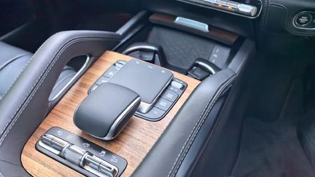 2025-Mercedes-Benz-GLS-580-4Matic-AMG-Line_12
