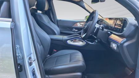 2025-Mercedes-Benz-GLS-580-4Matic-AMG-Line_13