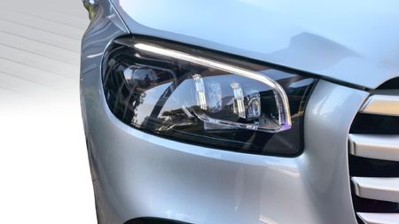 2025-Mercedes-Benz-GLS-580-4Matic-AMG-Line_17