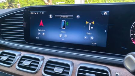 2025-Mercedes-Benz-GLS-580-4Matic-AMG-Line_21