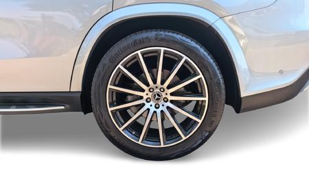 2025-Mercedes-Benz-GLS-580-4Matic-AMG-Line_4