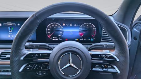 2025-Mercedes-Benz-GLS-580-4Matic-AMG-Line_5