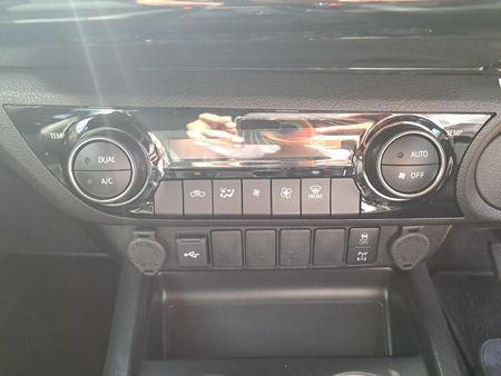 2026-Toyota-Hilux-28-GD-6-Raised-Body-Legend-Auto-Double-Cab_13