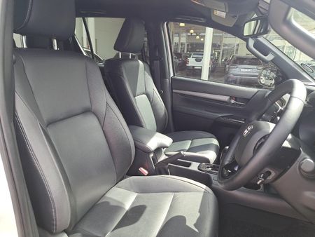 2026-Toyota-Hilux-28-GD-6-Raised-Body-Legend-Auto-Double-Cab_14