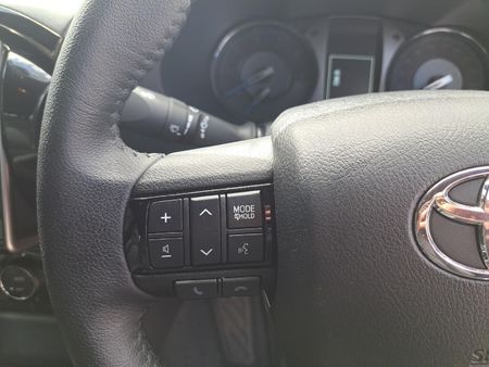 2026-Toyota-Hilux-28-GD-6-Raised-Body-Legend-Auto-Double-Cab_8