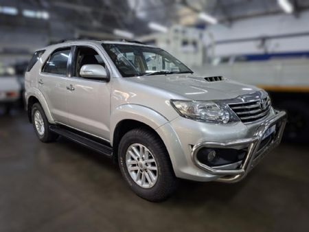 2012-Toyota-Fortuner-25-D-4D-Raised-Body_0