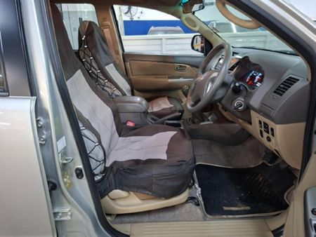 2012-Toyota-Fortuner-25-D-4D-Raised-Body_9