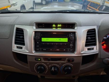 2012-Toyota-Fortuner-25-D-4D-Raised-Body_11