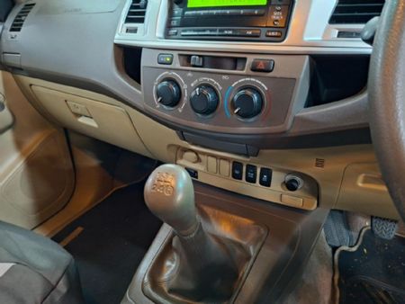 2012-Toyota-Fortuner-25-D-4D-Raised-Body_12
