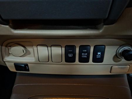 2012-Toyota-Fortuner-25-D-4D-Raised-Body_13