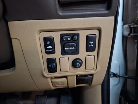 2012-Toyota-Fortuner-25-D-4D-Raised-Body_14