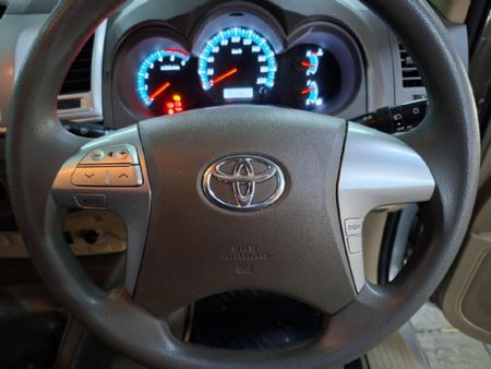 2012-Toyota-Fortuner-25-D-4D-Raised-Body_15