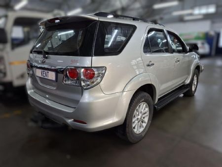 2012-Toyota-Fortuner-25-D-4D-Raised-Body_2