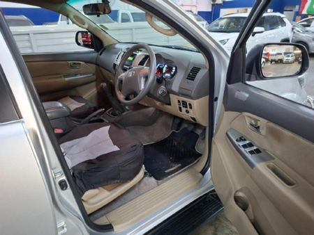 2012-Toyota-Fortuner-25-D-4D-Raised-Body_8
