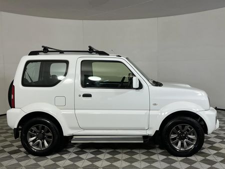2017-Suzuki-Jimny-13_14