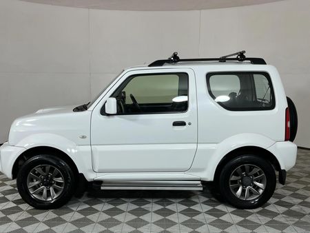 2017-Suzuki-Jimny-13_16