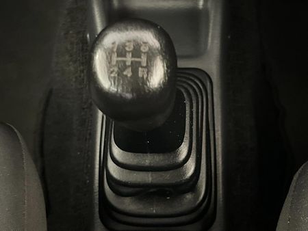 2017-Suzuki-Jimny-13_8