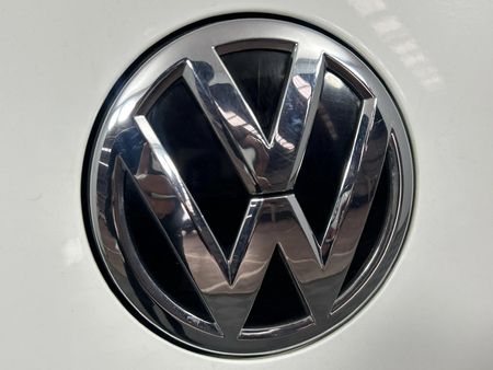 2016-Volkswagen-Passat-20-TDI-Executive-Auto_11