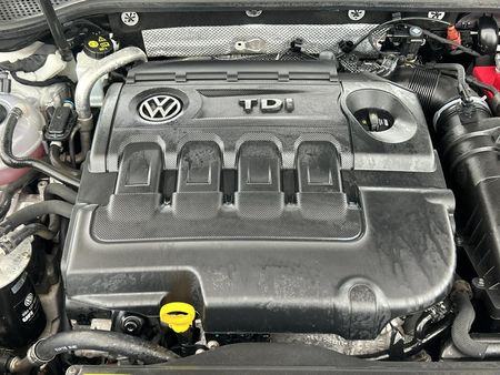 2016-Volkswagen-Passat-20-TDI-Executive-Auto_13