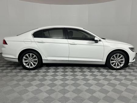 2016-Volkswagen-Passat-20-TDI-Executive-Auto_17