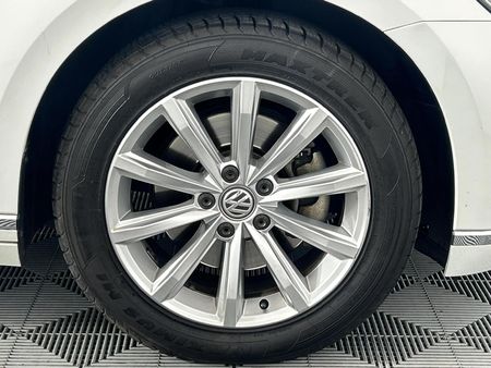 2016-Volkswagen-Passat-20-TDI-Executive-Auto_5