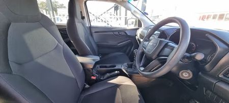 2023-Isuzu-D-Max-19-DDI-L-4x4-Double-Cab_4