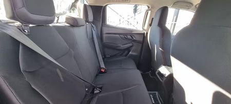 2023-Isuzu-D-Max-19-DDI-L-4x4-Double-Cab_5