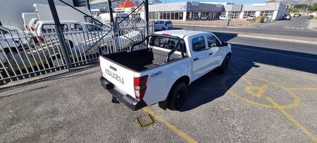 2023-Isuzu-D-Max-19-DDI-L-4x4-Double-Cab_6