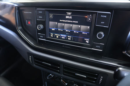 2021-Volkswagen-Polo-10-TSI-Trendline_10