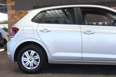 2021-Volkswagen-Polo-10-TSI-Trendline_15