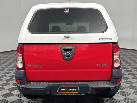2016-Nissan-NP200-15-dCi-Safety-Pack_16