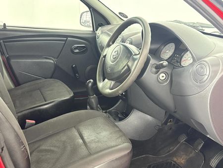 2016-Nissan-NP200-15-dCi-Safety-Pack_7