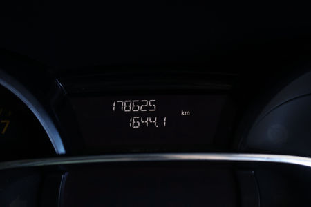 2014-Renault-Clio-IV-12-Authentique-5-dr-55kW_9