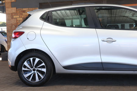 2014-Renault-Clio-IV-12-Authentique-5-dr-55kW_16