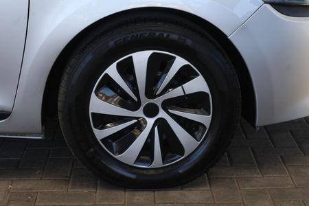 2014-Renault-Clio-IV-12-Authentique-5-dr-55kW_18