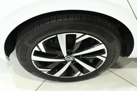 2024-Volkswagen-Polo-10-TSI-Life_10