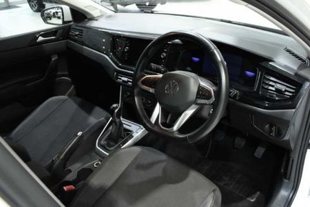 2024-Volkswagen-Polo-10-TSI-Life_15