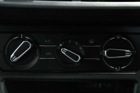 2024-Volkswagen-Polo-10-TSI-Life_18