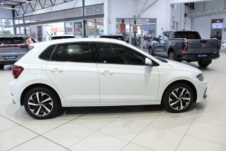 2024-Volkswagen-Polo-10-TSI-Life_7