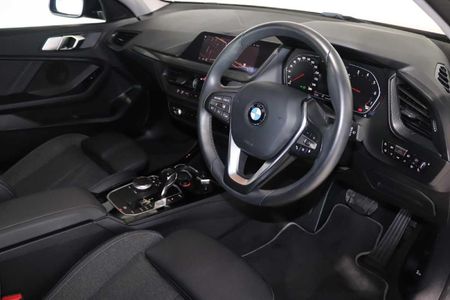 2021-BMW-1-Series-118i-Sport-Line_9