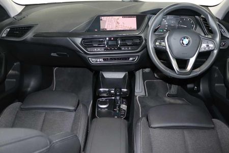 2021-BMW-1-Series-118i-Sport-Line_10