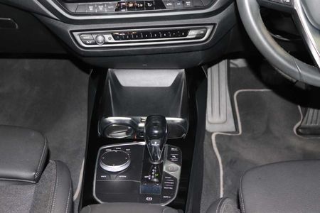 2021-BMW-1-Series-118i-Sport-Line_14