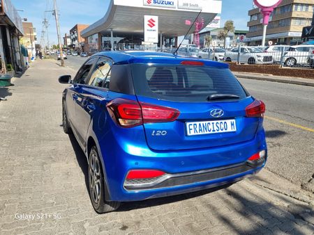 2020-Hyundai-i20-12-Motion_13
