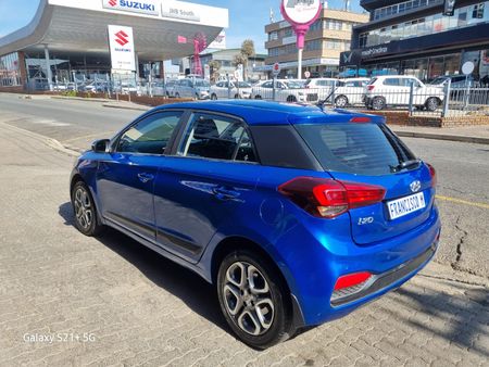 2020-Hyundai-i20-12-Motion_2
