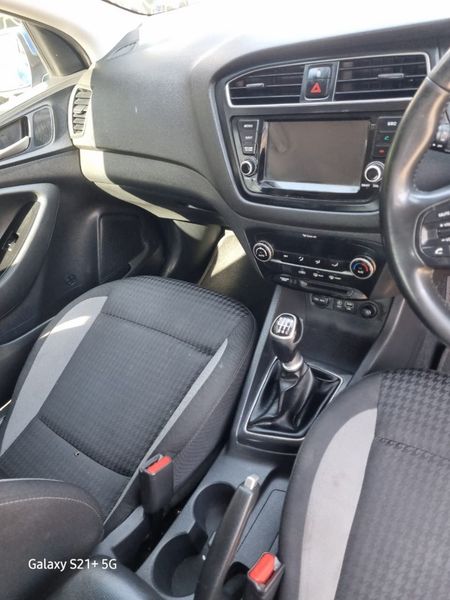 2020-Hyundai-i20-12-Motion_6